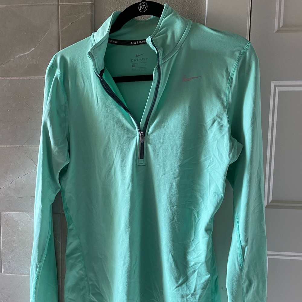 Women’s Nike Running Dry-fit quarter zip in size S
